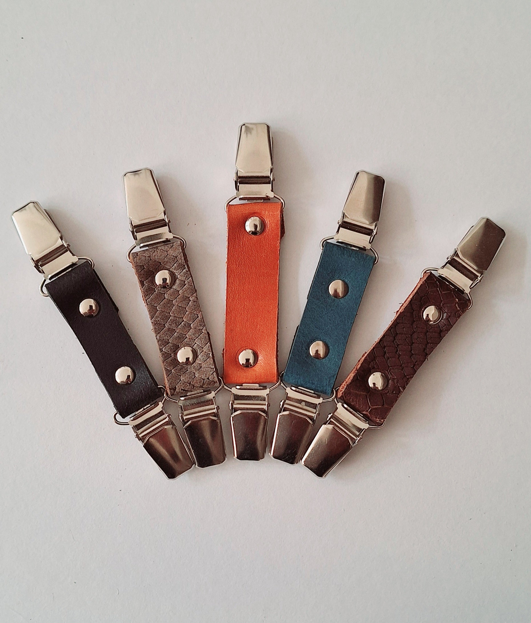 Stijlvolle Leren Cardigan Clips – Praktisch & Elegant