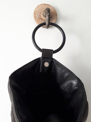 Zachte zwarte padded leren tas met houten handvatten